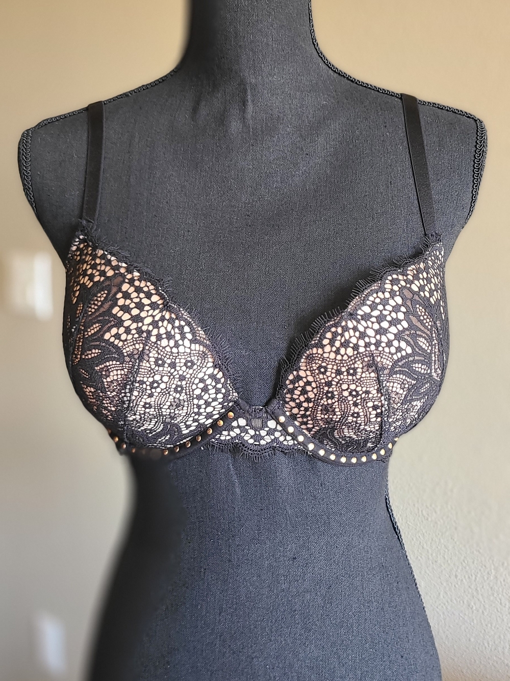 Victoria's Secret Very Sexy Push-Up Bra Black Lace  Nude Underlay and Gold Studs